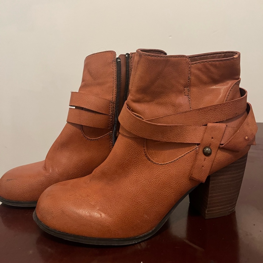 Brown boots size 8